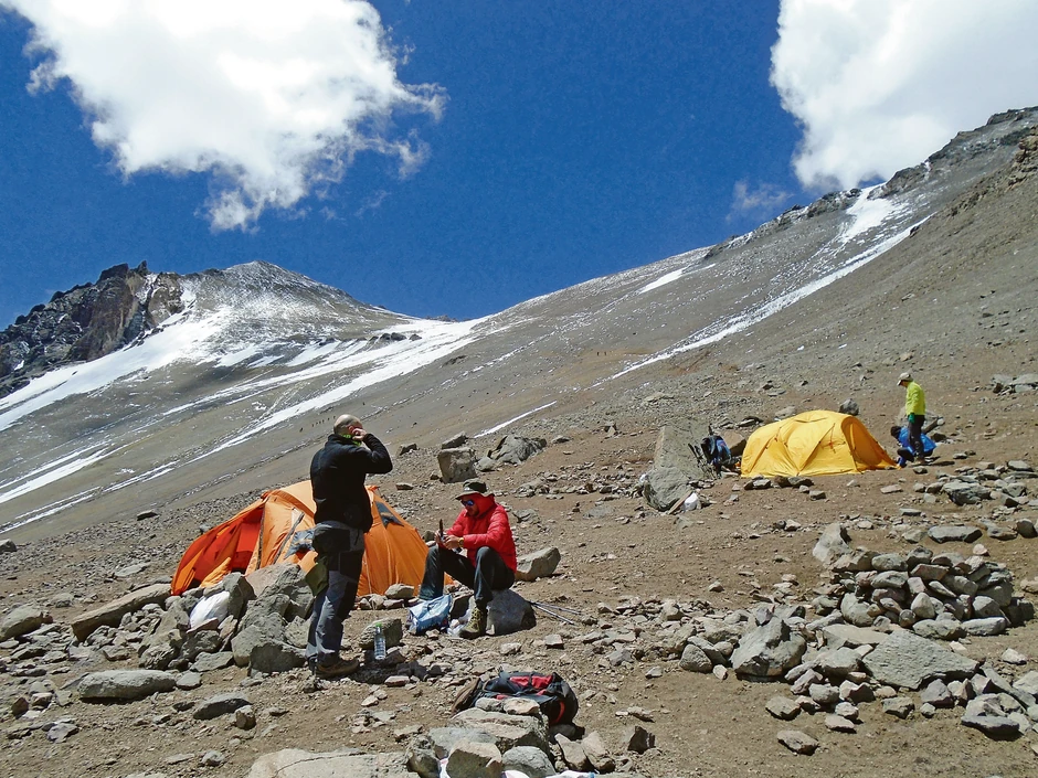 Šatori moraju biti obezbeđeni kamenjem da ih vetar ne odnese
