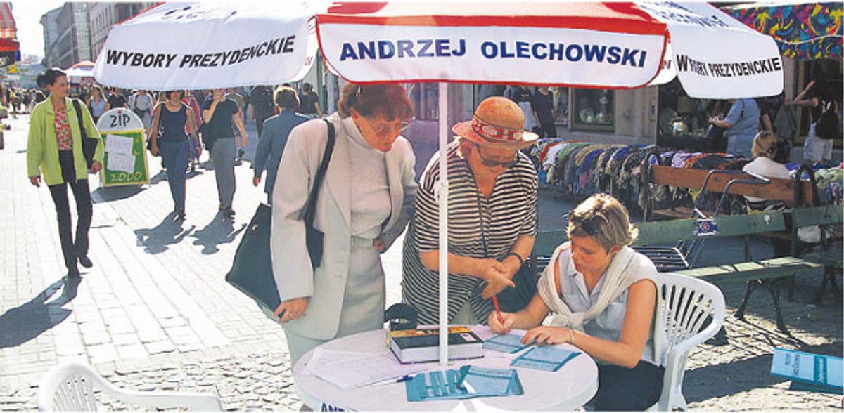 Tylko ci, którzy zbiorą wystarczającą liczbę podpisów, wejdą do gry o pałac Fot. Bartłomiej Zborowski/Fotorzepa