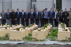 Uroczyste wyprowadzenie szczątków Żołnierzy Wyklętych z powązkowskiej Łączki