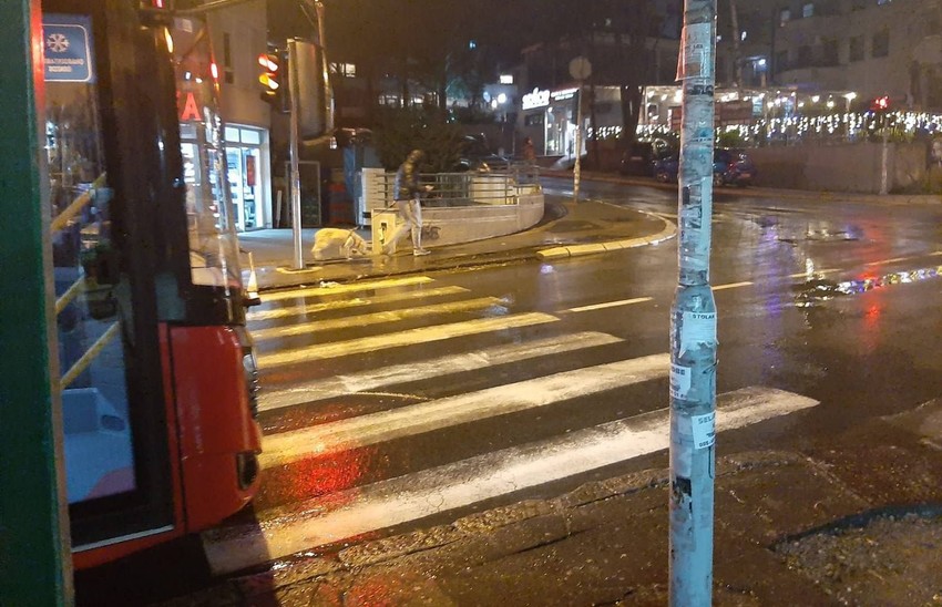 Pukla vodovodna cev na Banovom brdu