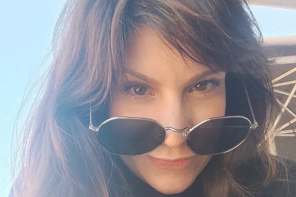 SOFIJA U 45. GODINI DOBILA BLIZANCE Sada podelila neodoljivu sliku iz porodičnog doma - Bata i seka se drže za ruke: "Napunili mesec dana"