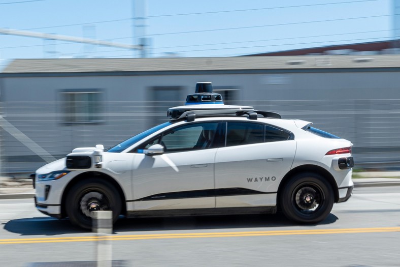 Autonomiczna taksówka Waymo w San Francisco, Kalifornia, USA