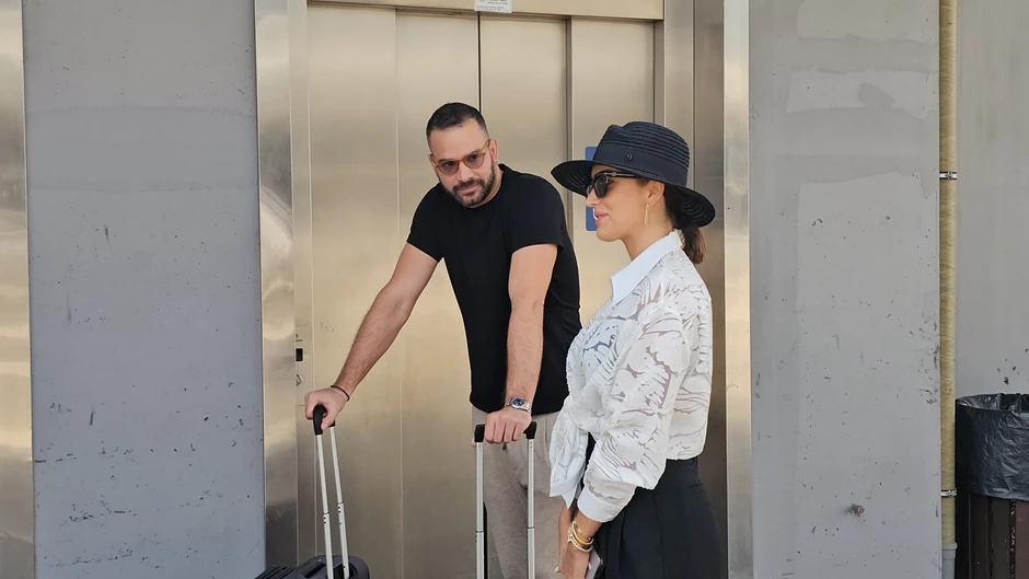 Aleksandra Prijović i Filip Živojinović na aerodromu