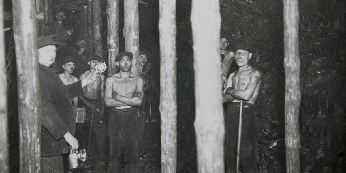 Górnicy pod ziemią 1930 rok