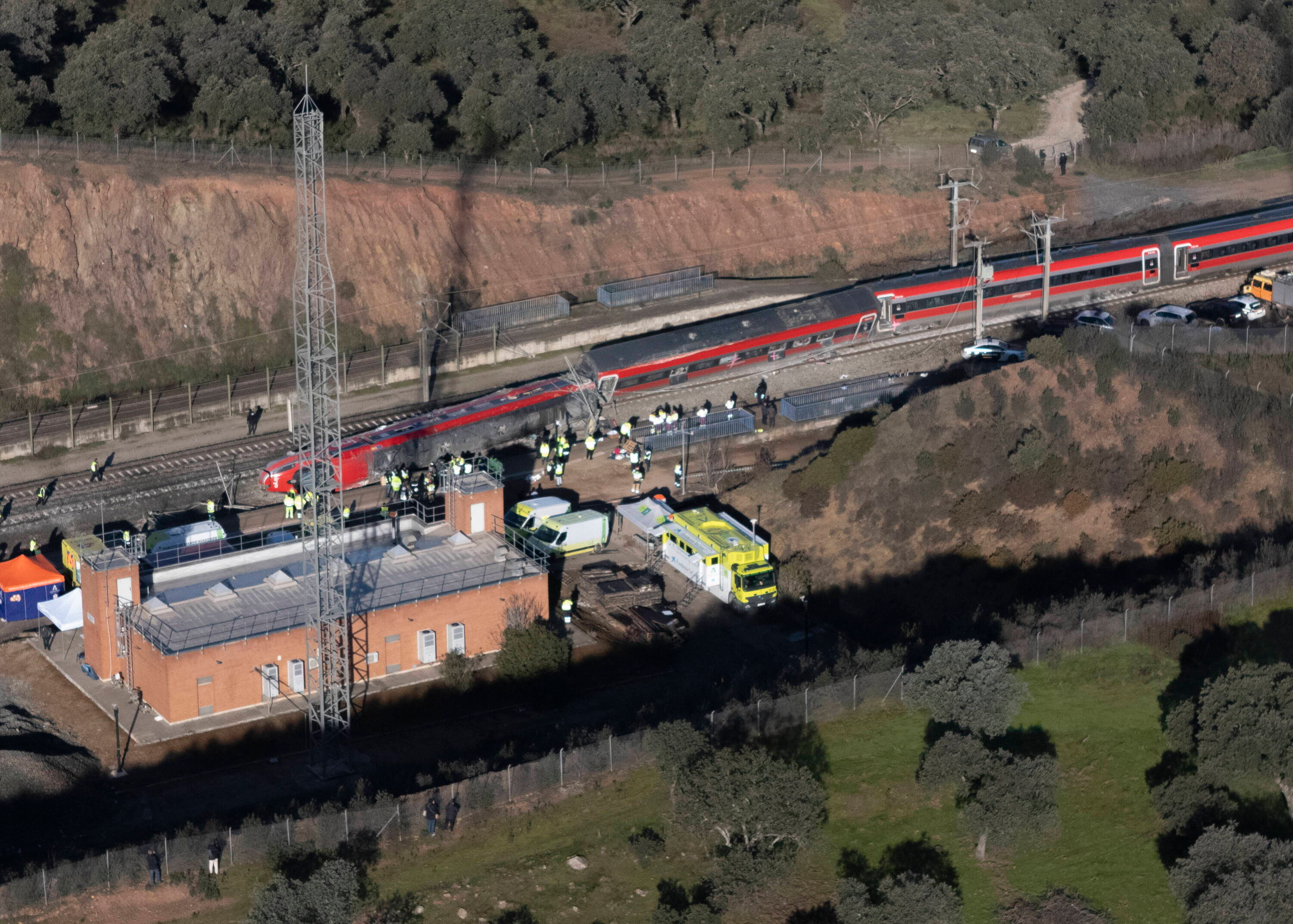 39 zabitych, ponad 100 rannych: Dramatyczna katastrofa kolejowa w Hiszpanii