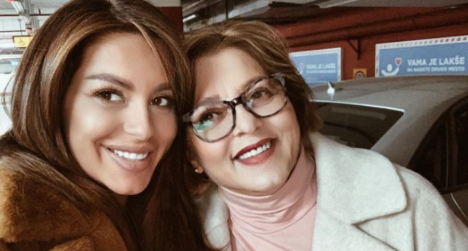 Seka Aleksić sa majkom