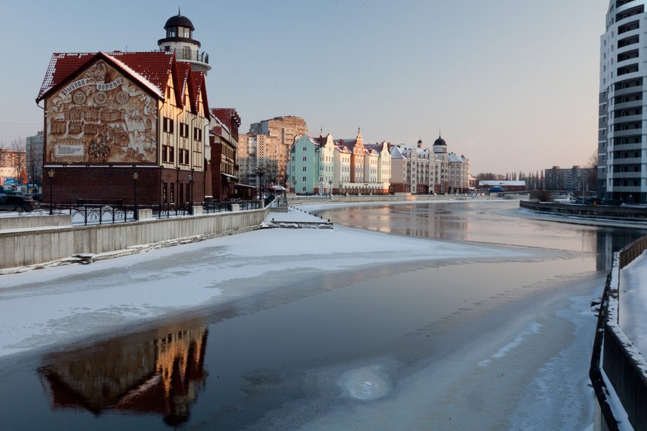 Until the widespread destruction of the city during World War II and its subsequent annexation, Kaliningrad was strongly German. Old German buildings still stand in various places throughout the city.