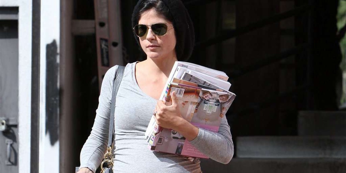 Selma Blair w ciąży dba o wygodę