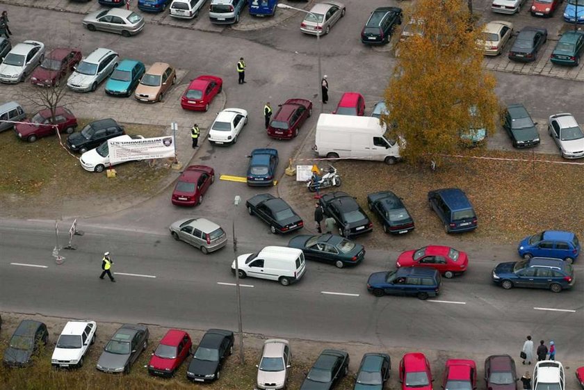 Tak dojedziesz na cmentarze Bródnowski i Północny