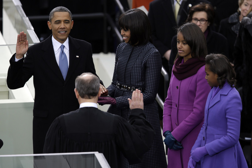 Podczas ceremonii na schodach waszyngtońskiego Kapitolu amerykański prezydent wygłosił tekst przysięgi. W tym roku Barack Obama przysięgał na dwa egzemplarze Biblii - należące w przeszłości do Abrahama Lincolna i Martina Luthera Kinga