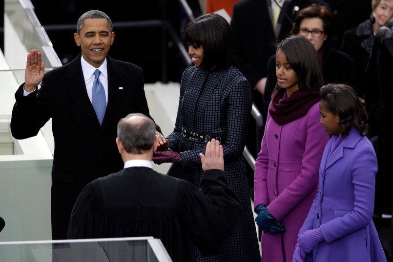 Podczas ceremonii na schodach waszyngtońskiego Kapitolu amerykański prezydent wygłosił tekst przysięgi. W tym roku Barack Obama przysięgał na dwa egzemplarze Biblii - należące w przeszłości do Abrahama Lincolna i Martina Luthera Kinga