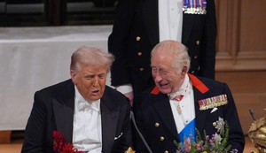 Donald Tramp i kralj Čarls tokom posete Trampa Britaniji 2025.