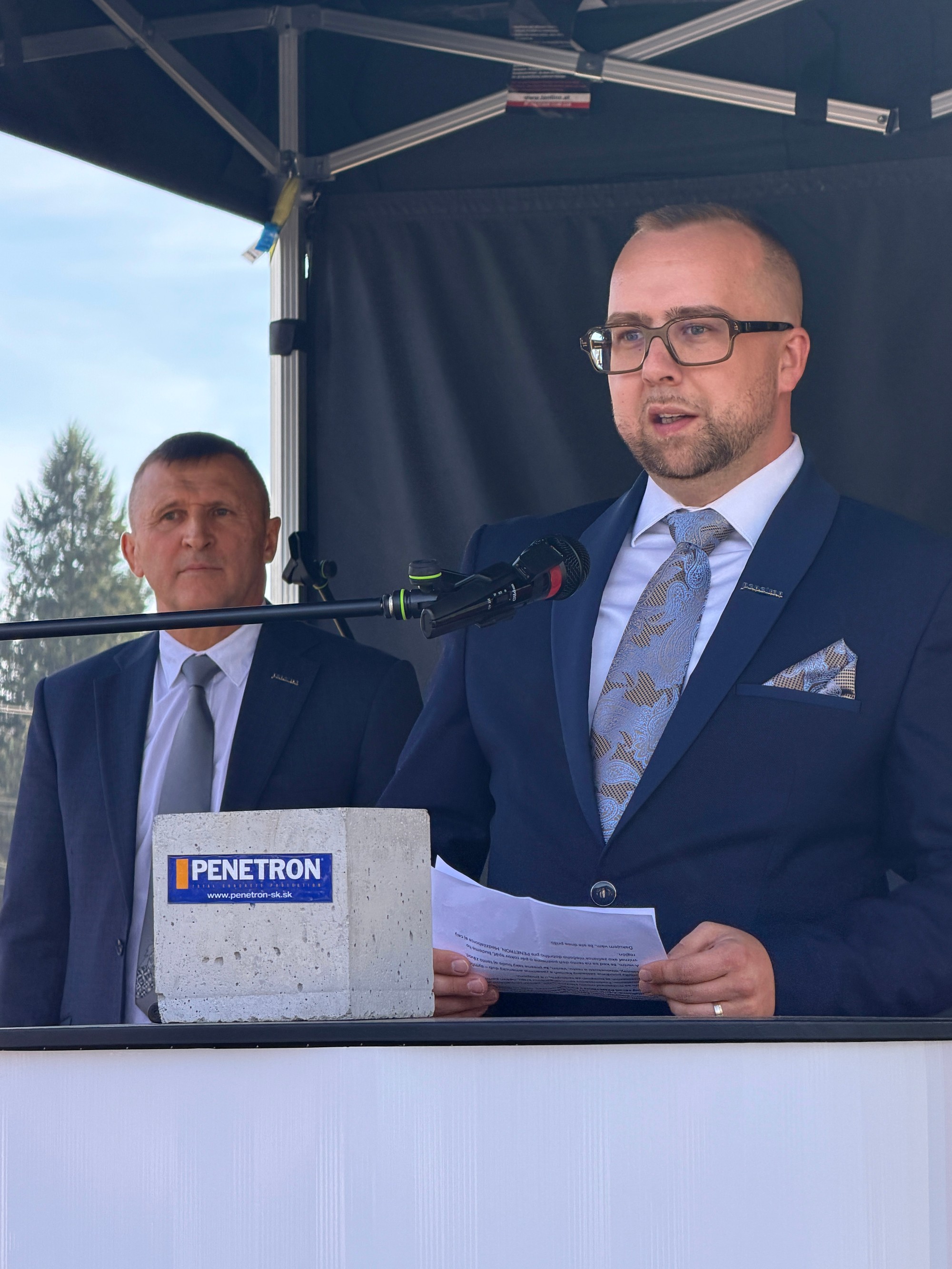 Sprava konatelia spoločnosti Penetron Slovakia Pavol Soták a Evgenii Artiukh.