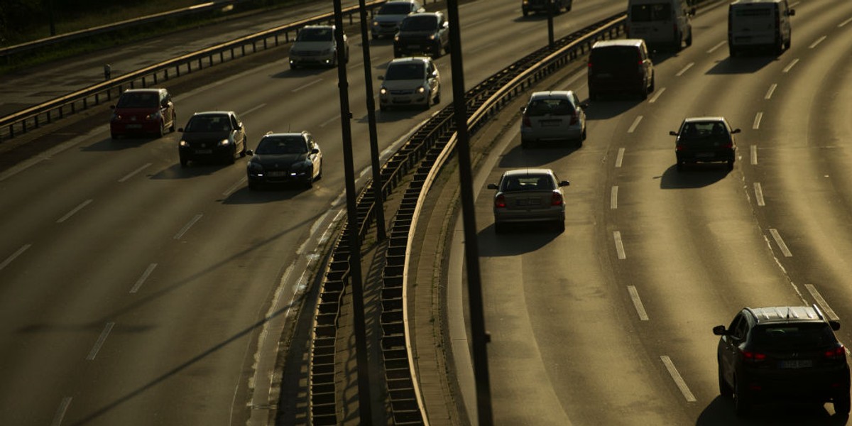 Opłaty za korzystanie z autostrad przez samochody osobowe miały być pobierane w Niemczech od października 2020 roku. De facto obowiązywałyby tylko obcokrajowców jeżdżących po niemieckich autostradach.