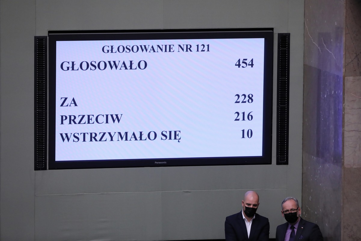 Lex TVN został przeforsowany dzięki budzącej poważne wątpliwości reasumpcji głosowania