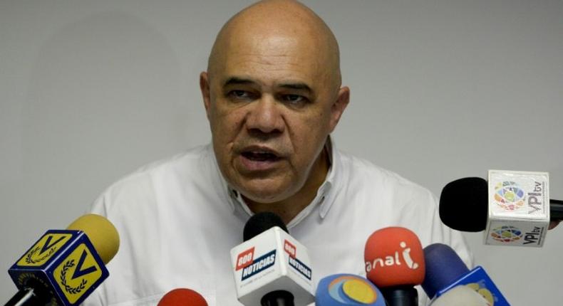 Jesus Torrealba -- the leader of Venezuela's opposition Democratic Unity Roundtable (MUD)-- speaks to reporters in Caracas, on December 2, 2016