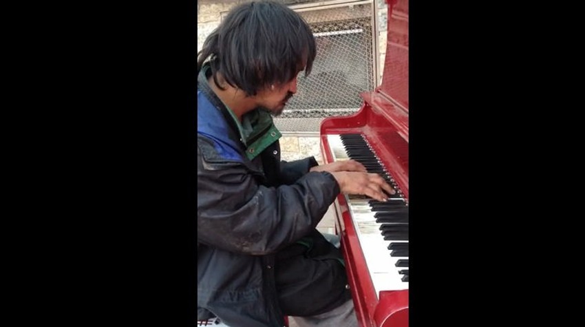 Nesrećni čovek već 30 godina živi na ulici