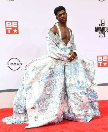  Lil Nas X a BET gálán egy Andrea Grossi ruhában jelent meg