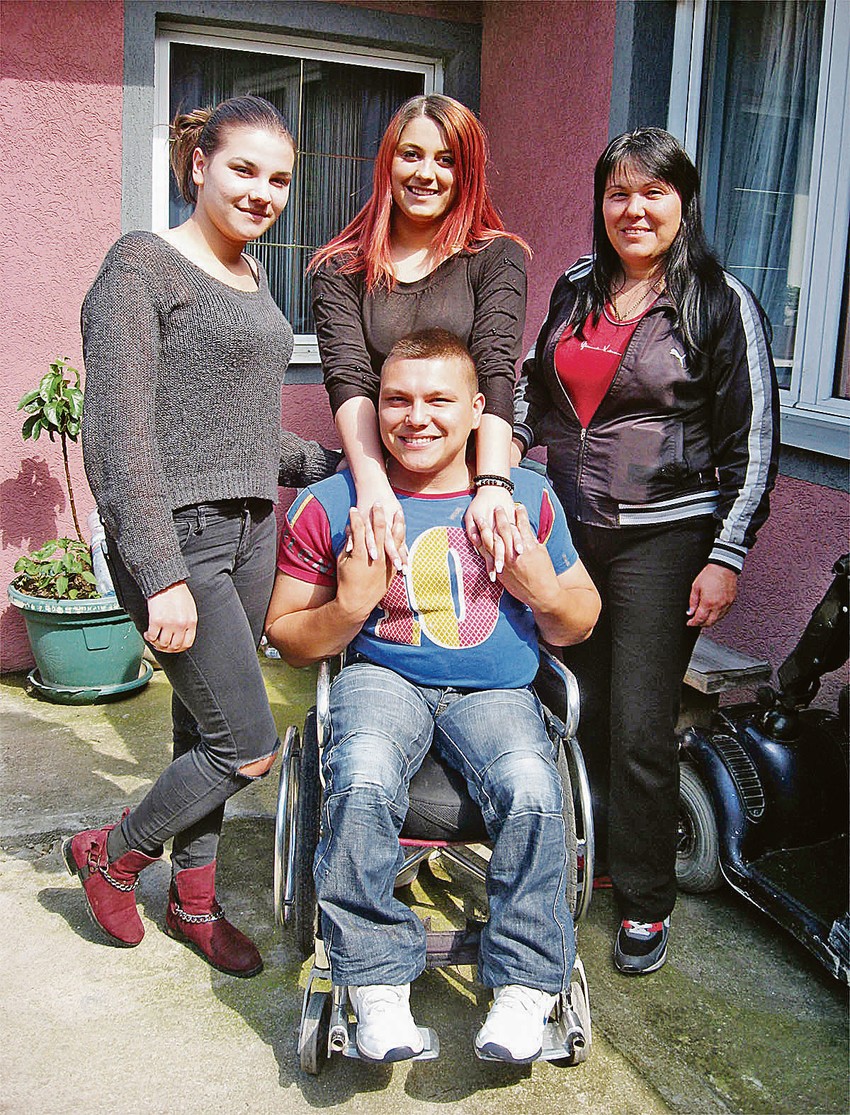 Miloš sa mlađom sestrom Draganom, suprugom Katarinom i majkom Danijelom