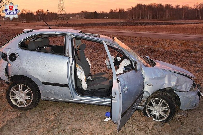 Makabra w Lubelskiem. Wszyscy wypadli z auta. Nie żyje 23-latka