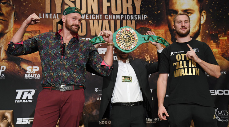 A botrányairól is híres Tyson Fury (balra) a svéd Otto Wallin ellen lép szorítóba nehézsúlyú mérkőzésen /Fotó: Getty Images