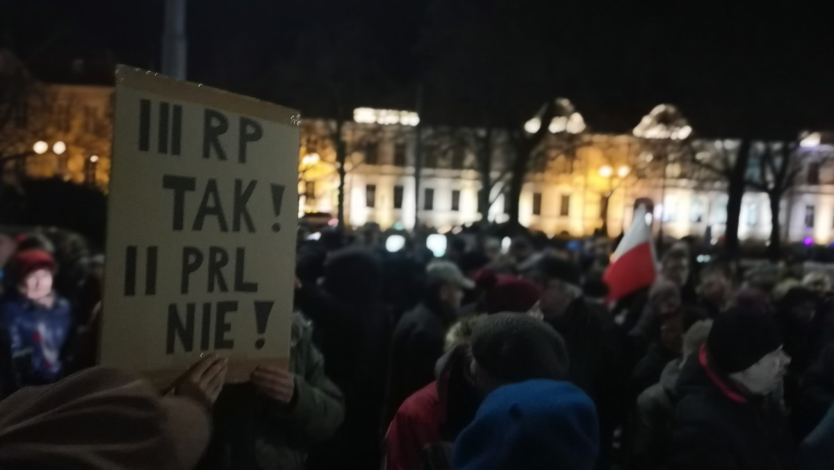 Protest w obronie sądów w Szczecinie. "Walczymy o wolne sądy, nie przywileje dla sędziów"