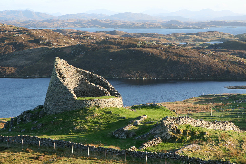 Lewis and Harris - broch (kamienna wieża) w Dun Carloway