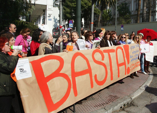 Berlusconi obrywa za "bunga bunga". Kobiety wyszły na ulice