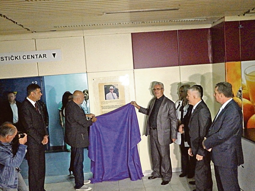 Fotografiju Milomira Glavčića postavili su u kraljevačkoj bolnici, kojoj je poklonio opremu vrednu pola miliona evra