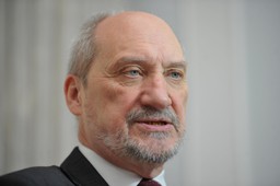 Macierewicz zlecił tłumaczenie raportu z likwidacji WSI na język rosyjski przed polską publikacją