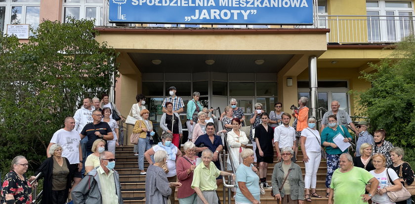 Spółdzielcom z Olsztyna puszczają nerwy. Nie mieści się w głowie, co się dzieje z ich czynszami. "Mamy już dość tego wyzysku!"