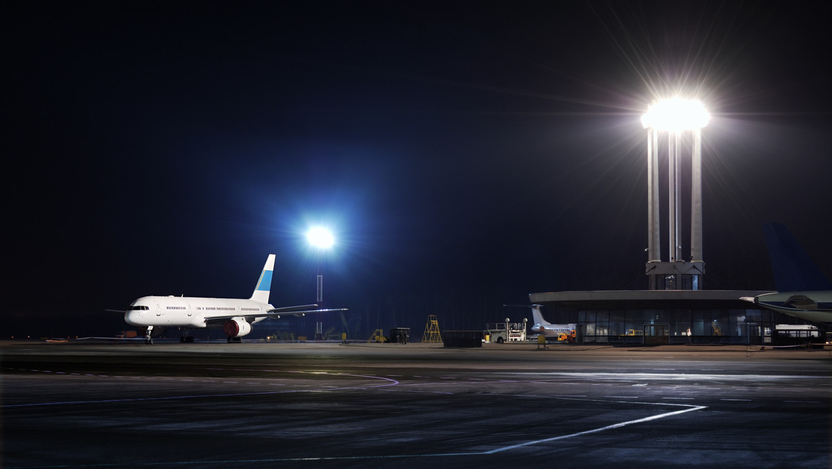 Pasżerka linii Air Canada została pozostawiona śpiąca przez załogę na pokładzie samolotu, którym leciała z Quebec do Toronto. Wydostanie się z pustego samolotu sprawiło jej poważne kłopoty, a kobieta skarży się na załamanie nerwowe.