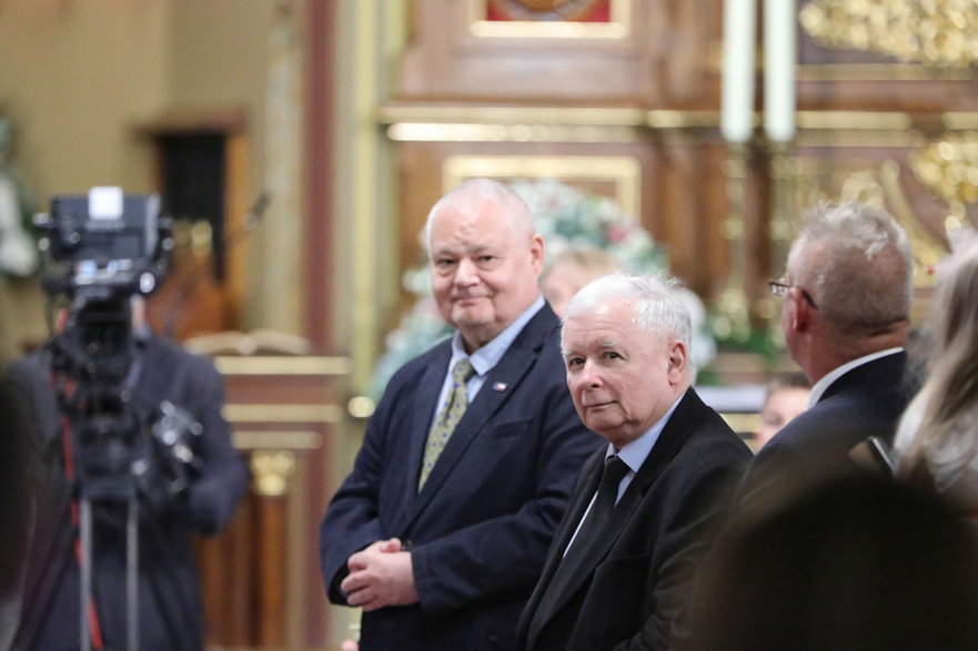 Prezes PiS Jarosław Kaczyński (C) oraz prezes NBP Adam Glapiński (C-L) w lipcu 2020 r. 