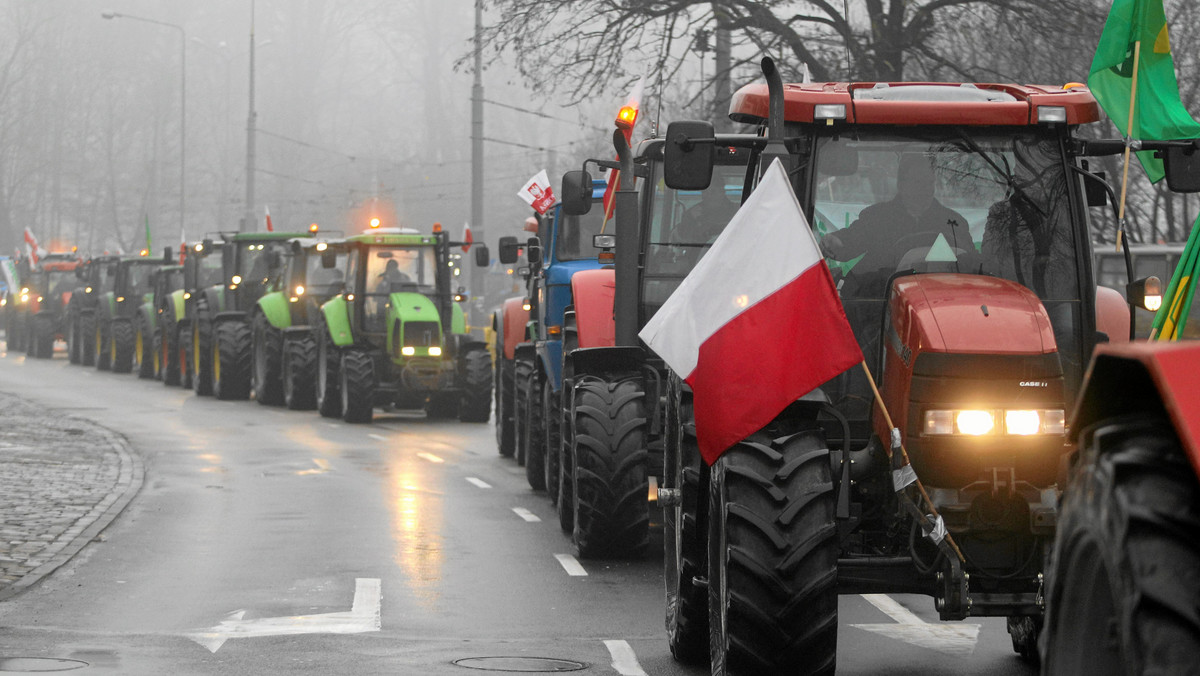 Traktory znowu zablokowały ulice Szczecina. Do 5 lutego ciągniki na szczęście nie ruszą się z Wałów Chrobrego. Ale protest trwa.