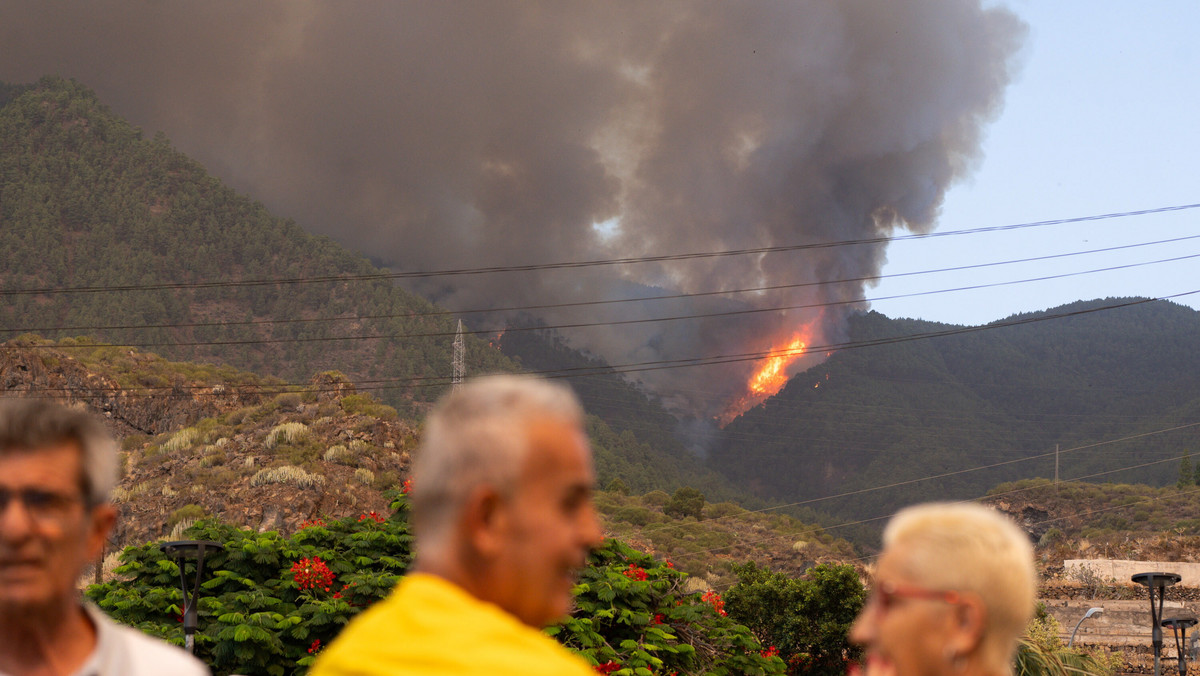 Pożar na wakacyjne wyspie, ewakuowani mieszkańcy