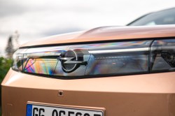 Opel zmienia styl. Cena? Nowy duży SUV to rewolucja