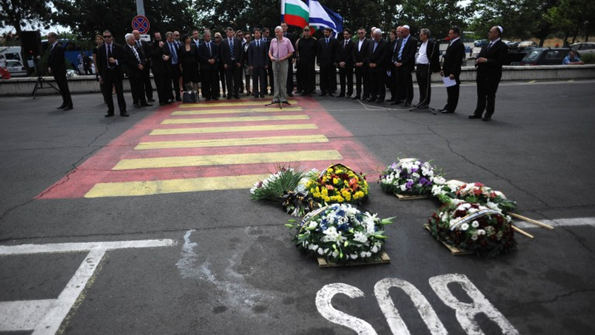 Bułgarskie MSW poinformowało, że szyickie ugrupowanie libańskie Hezbollah jest domniemanym organizatorem zamachu terrorystycznego na lotnisku w Burgas w lipcu 2012 r. Zginęło w nim pięciu izraelskich turystów i bułgarski kierowca. Ponad 30 osób zostało rannych.
