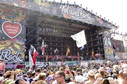 Pol'and'Rock Festival zebrał 100 tys. fanów i stu wykonawców na scenie