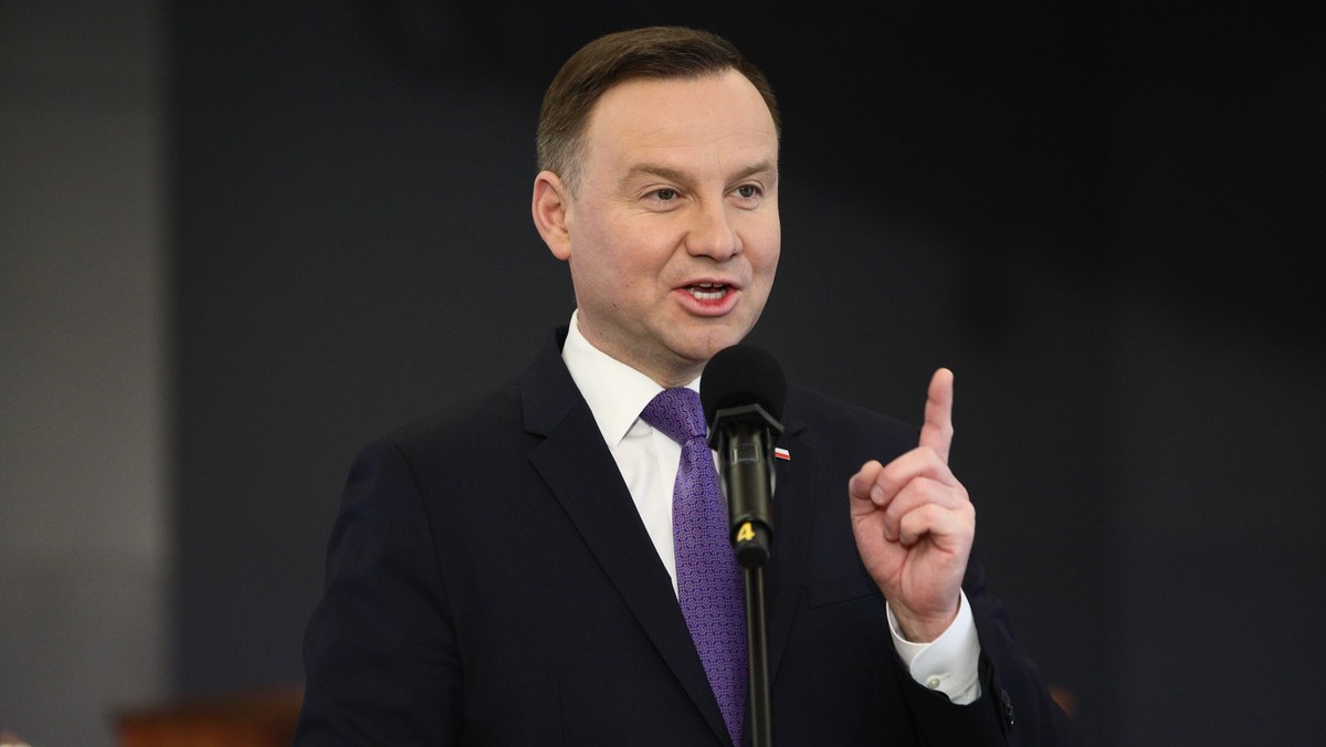 Prezydent Andrzej Duda podpisał nowelę ustawy o komisji weryfikacyjnej ds. reprywatyzacji; przewiduje ona m.in. możliwość zatrzymania i doprowadzenia na rozprawy przed komisję świadków decyzją prokuratora okręgowego oraz zwiększenie kar grzywny za niestawiennictwo przed komisją.