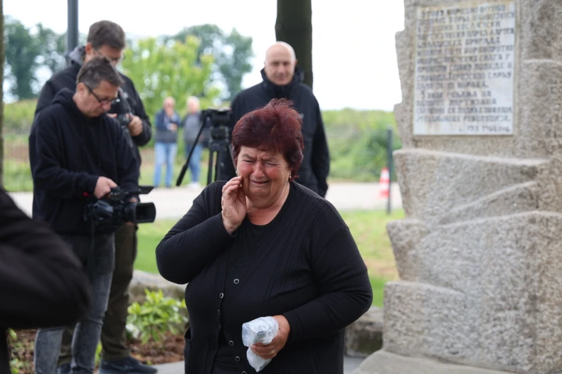 Potresne scene kod spomenika 