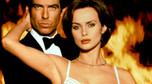 Izabella Scorupco i Pierce Brosnan w 1995 r.