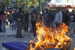 HRW: Gangi wściekłych Greków wyładowują złość na imigrantach