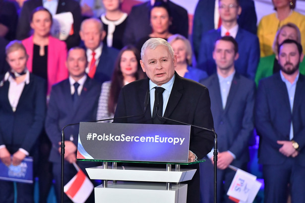 Ocenił, że propozycje z tzw. piątki Kaczyńskiego zagrażają stabilności polskiej gospodarki.
