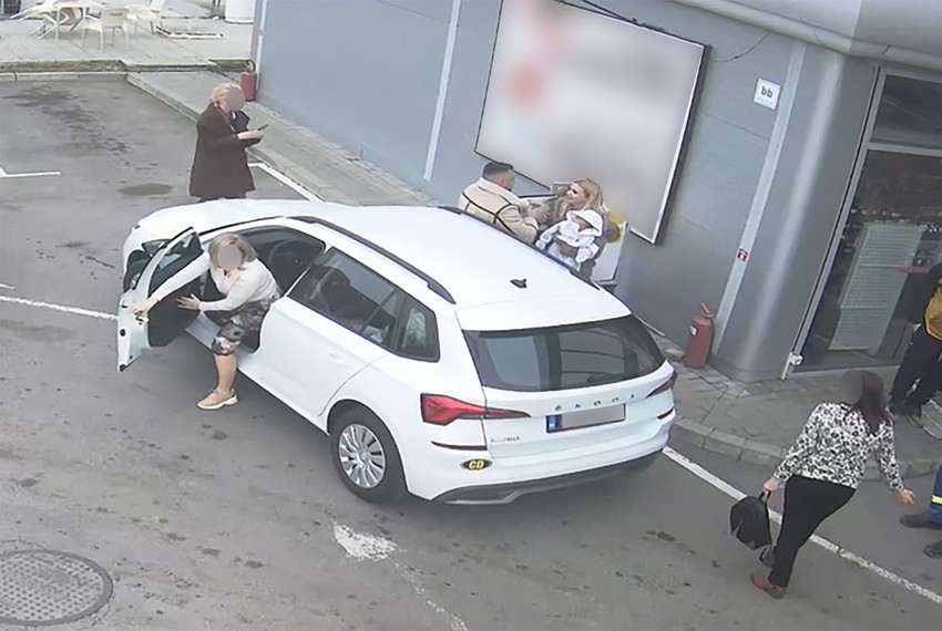 Do poslednjeg sukoba došlo je na benzinskoj pumpi dok je Jelena držala bebu u rukama