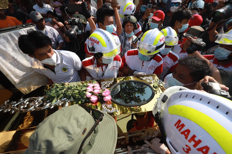 Sahrana ubijene devojke na protestu u Mandalaju