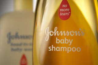 Puder zawierał azbest? Johnson ' Johnson ma zapłacić ponad 2 mld USD