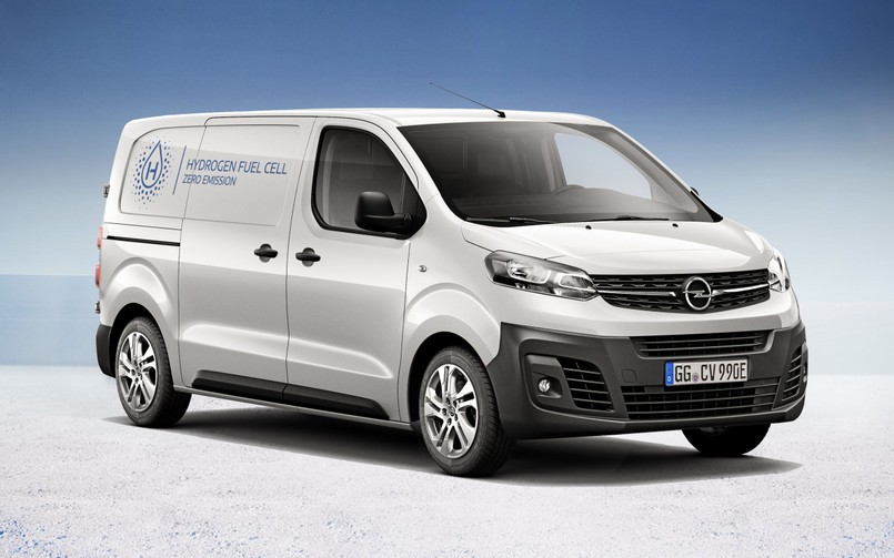 Opel Vivaro-e HYDROGEN dzięki zastosowaniu ogniw paliwowych jest jeżdżącą fabryką elektronów. Prąd, który zasila silnik elektryczny auta powstaje w wyniku reakcji wodoru z tlenem