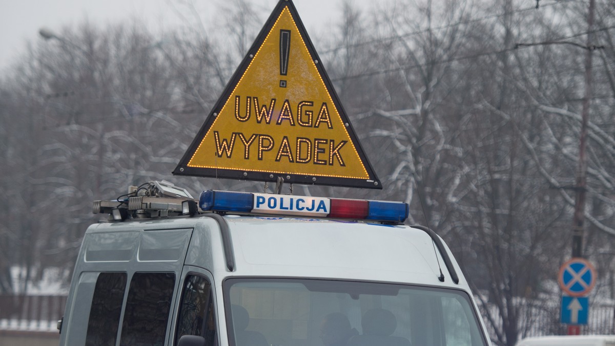 Nie ma już utrudnień w ruchu na drodze ekspresowej nr 7 Warszawa-Kraków w okolicy Skarżyska-Kamiennej (Świętokrzyskie). W niedzielę rano na wysokości węzła Zalezianka doszło do karambolu, po którym siedem osób trafiło do szpitala.