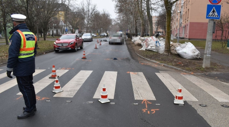 A zebrán gázolta el a nő a szabályos kerékpárost /Fotó: Police.hu