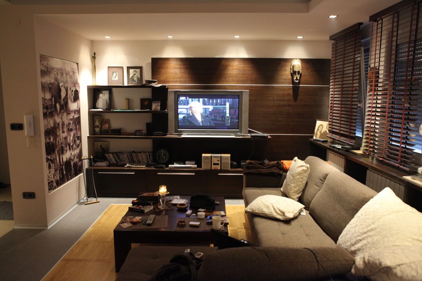 Stan je u krem i braon tonovima 